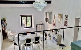 Milla Apartment In Art Deco Villa
